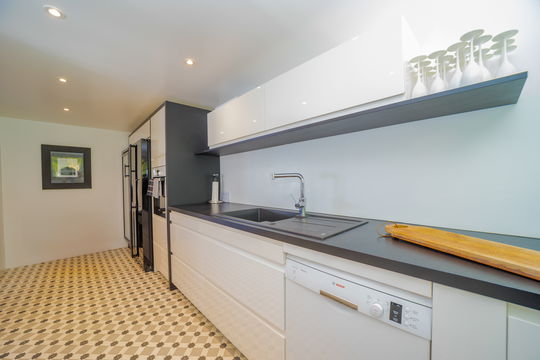 VILLA MANONJUL KITCHEN & DINING AREA 3