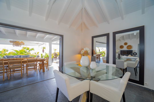 VILLA MANONJUL KITCHEN & DINING AREA 6