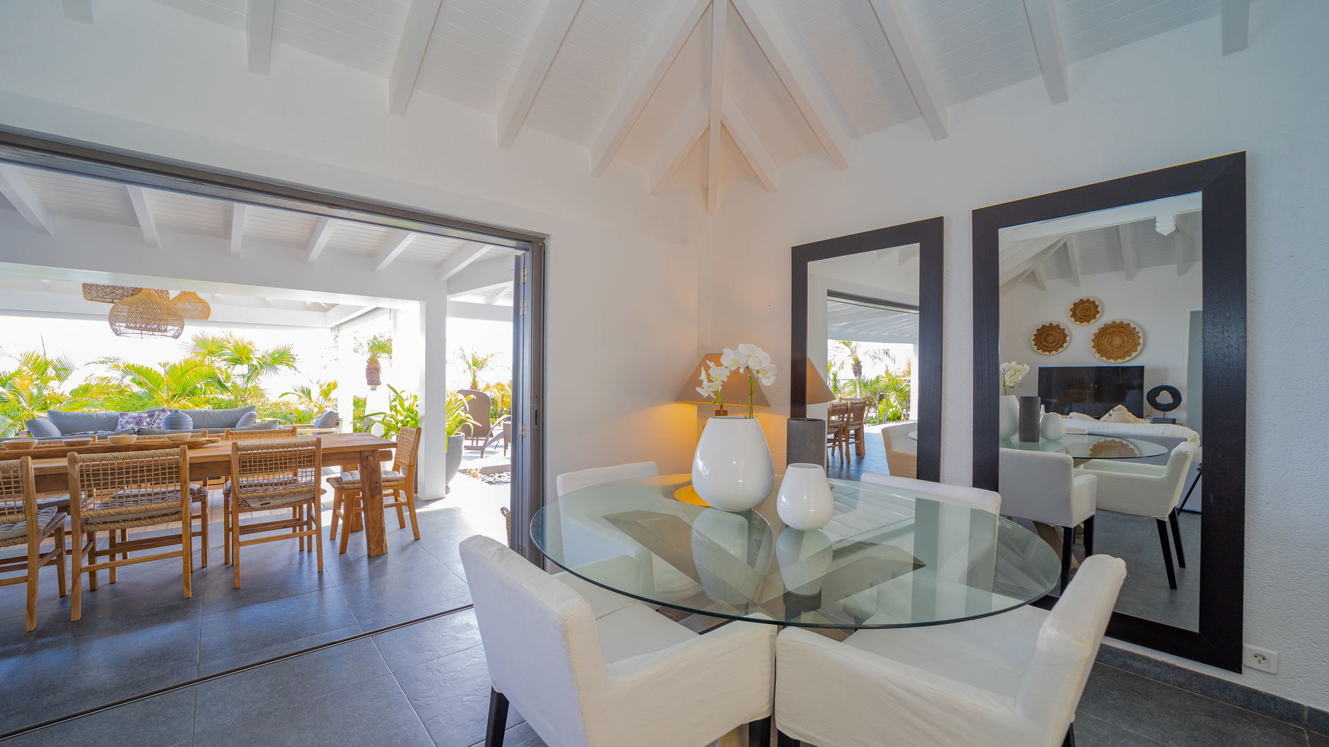 KITCHEN & DINING AREA