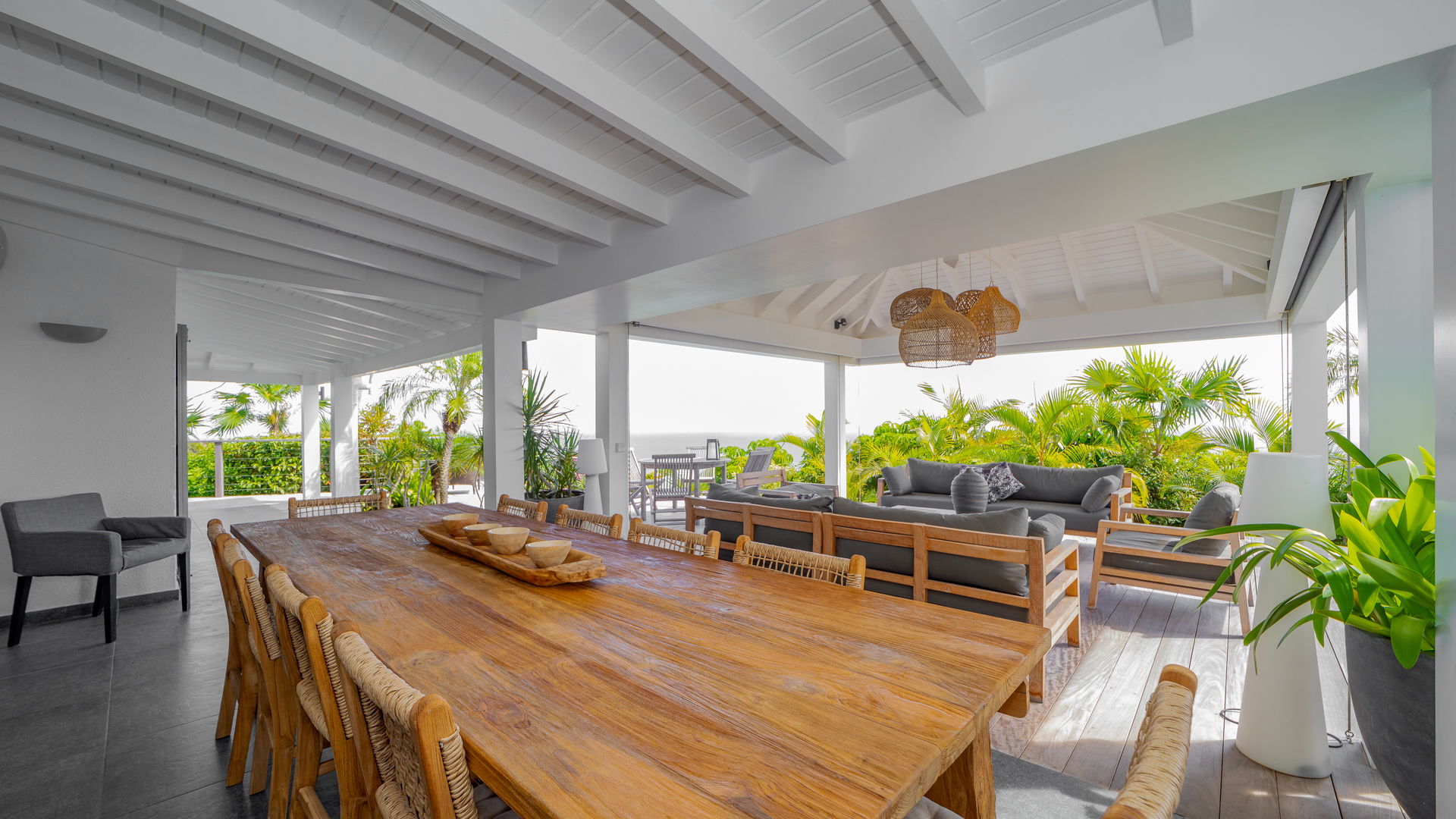 KITCHEN & DINING AREA
