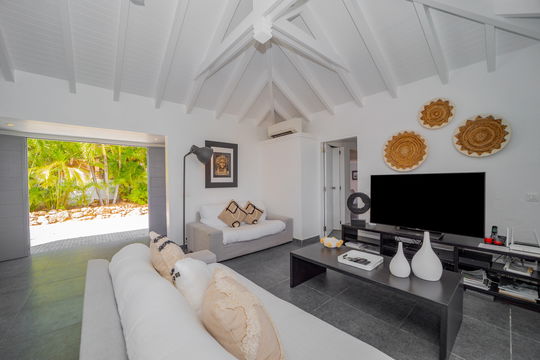 VILLA MANONJUL LIVING AREA 1
