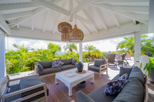 VILLA MANONJUL OUTDOOR LOUNGE AREA 1