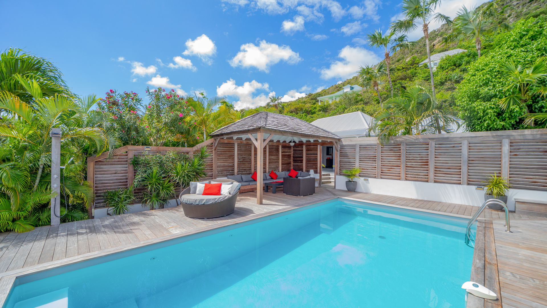POOL & TERRACE