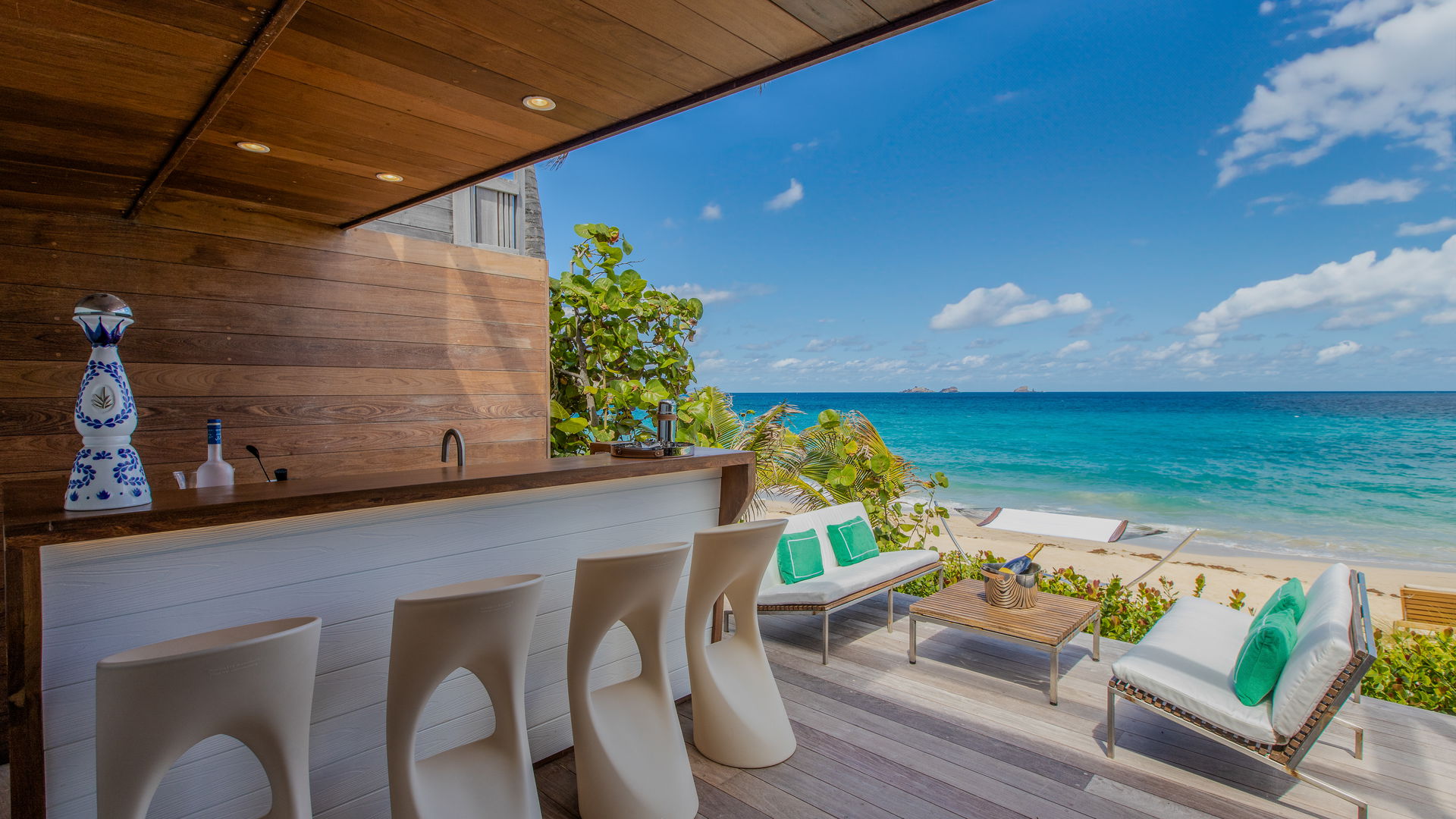 BEACH LOUNGE AREA