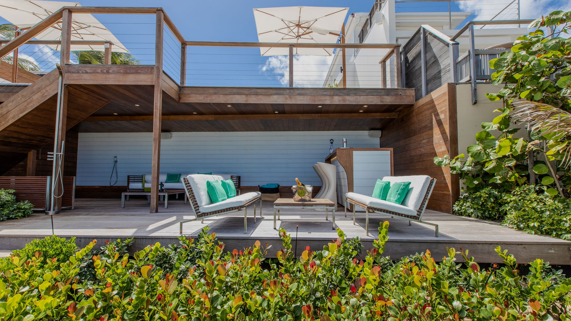 BEACH LOUNGE AREA