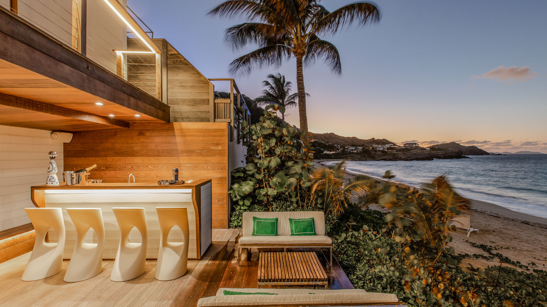 BEACH LOUNGE AREA