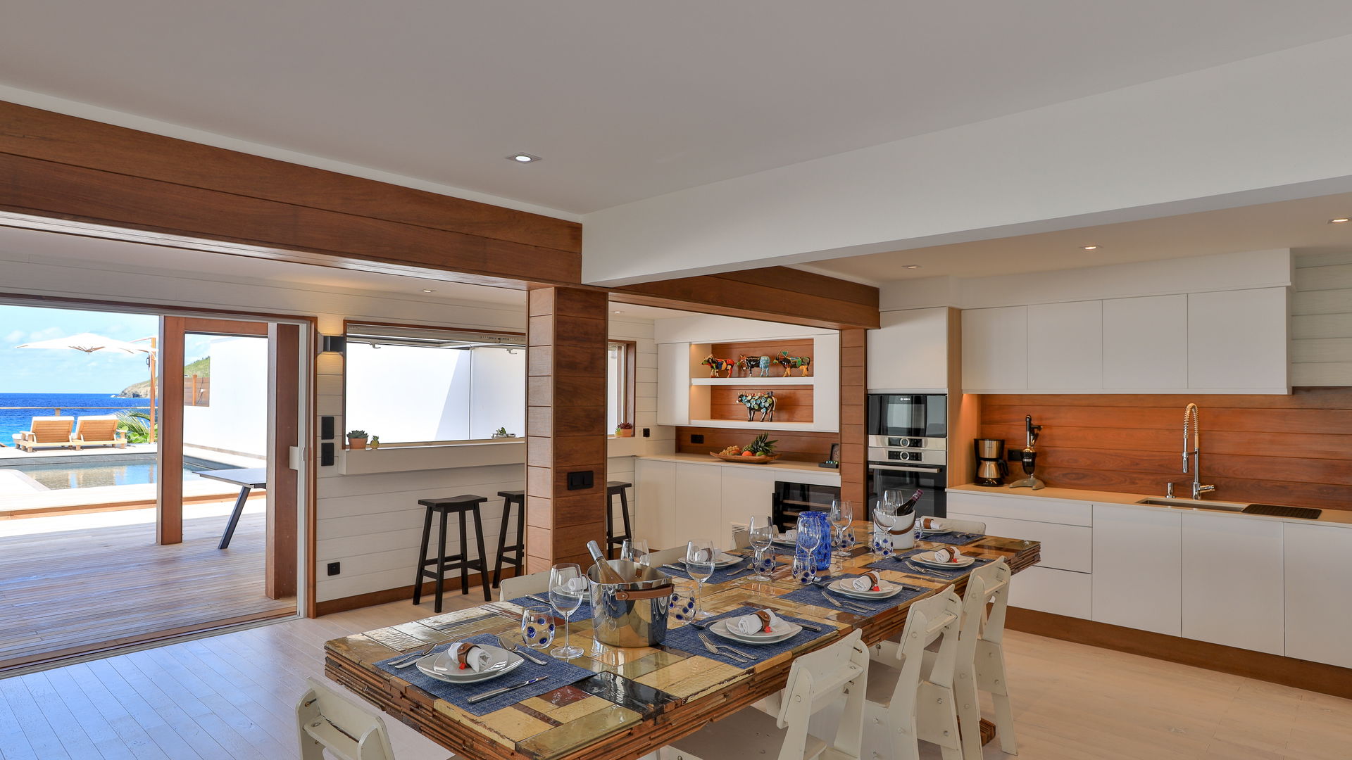 KITCHEN & DINING AREA