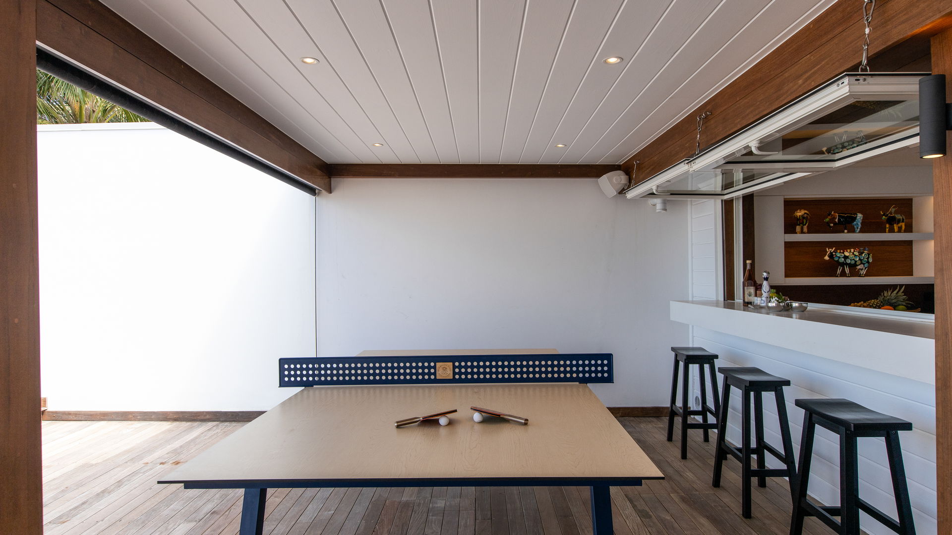 KITCHEN & DINING AREA