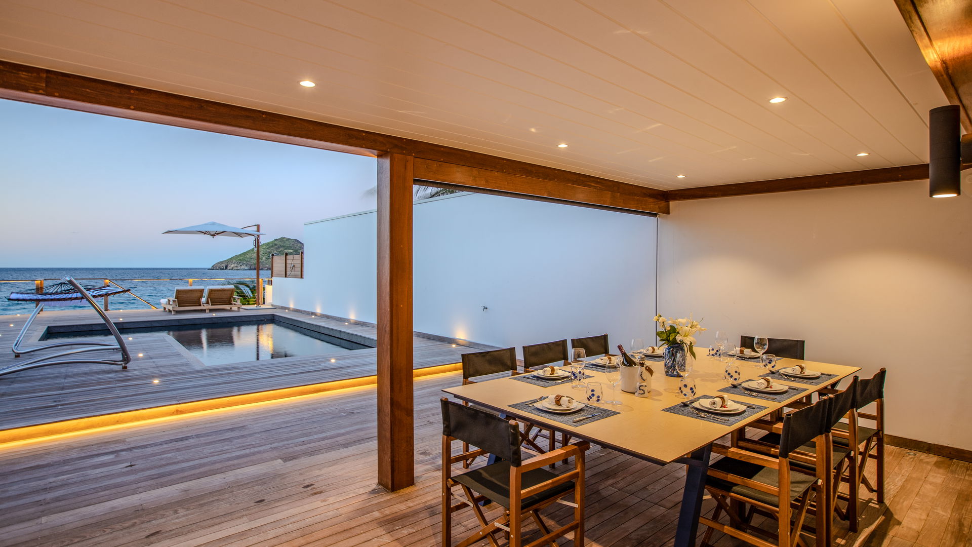 KITCHEN & DINING AREA
