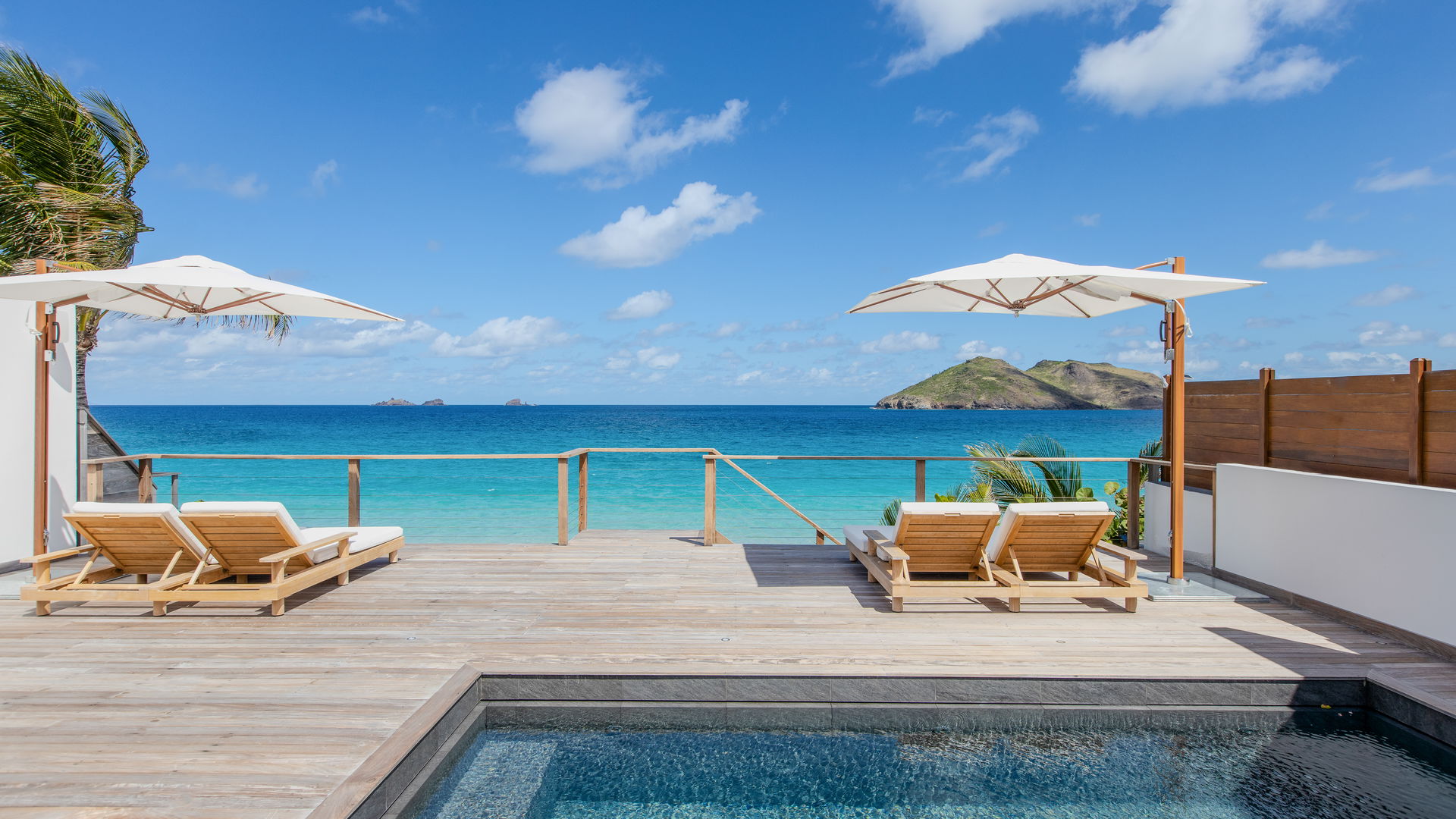 POOL & TERRACE