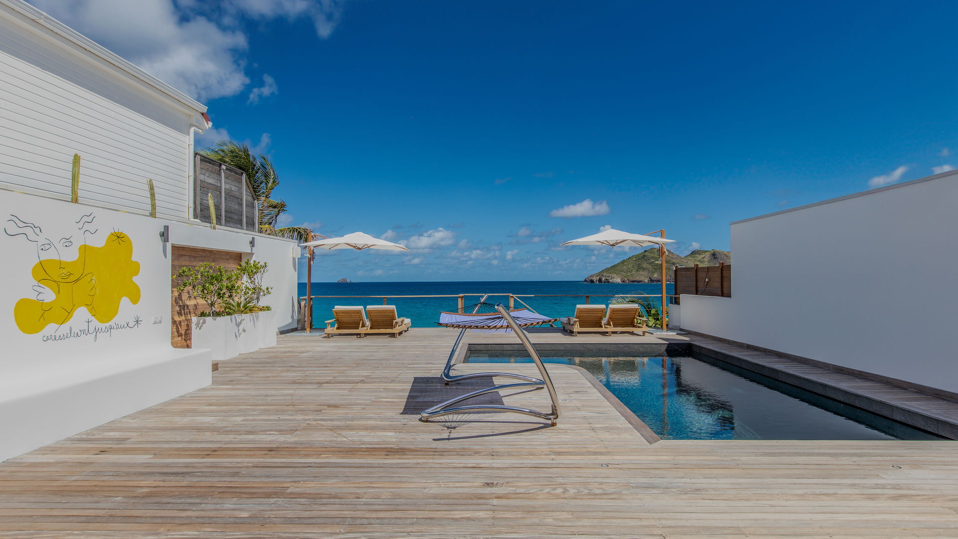 POOL & TERRACE