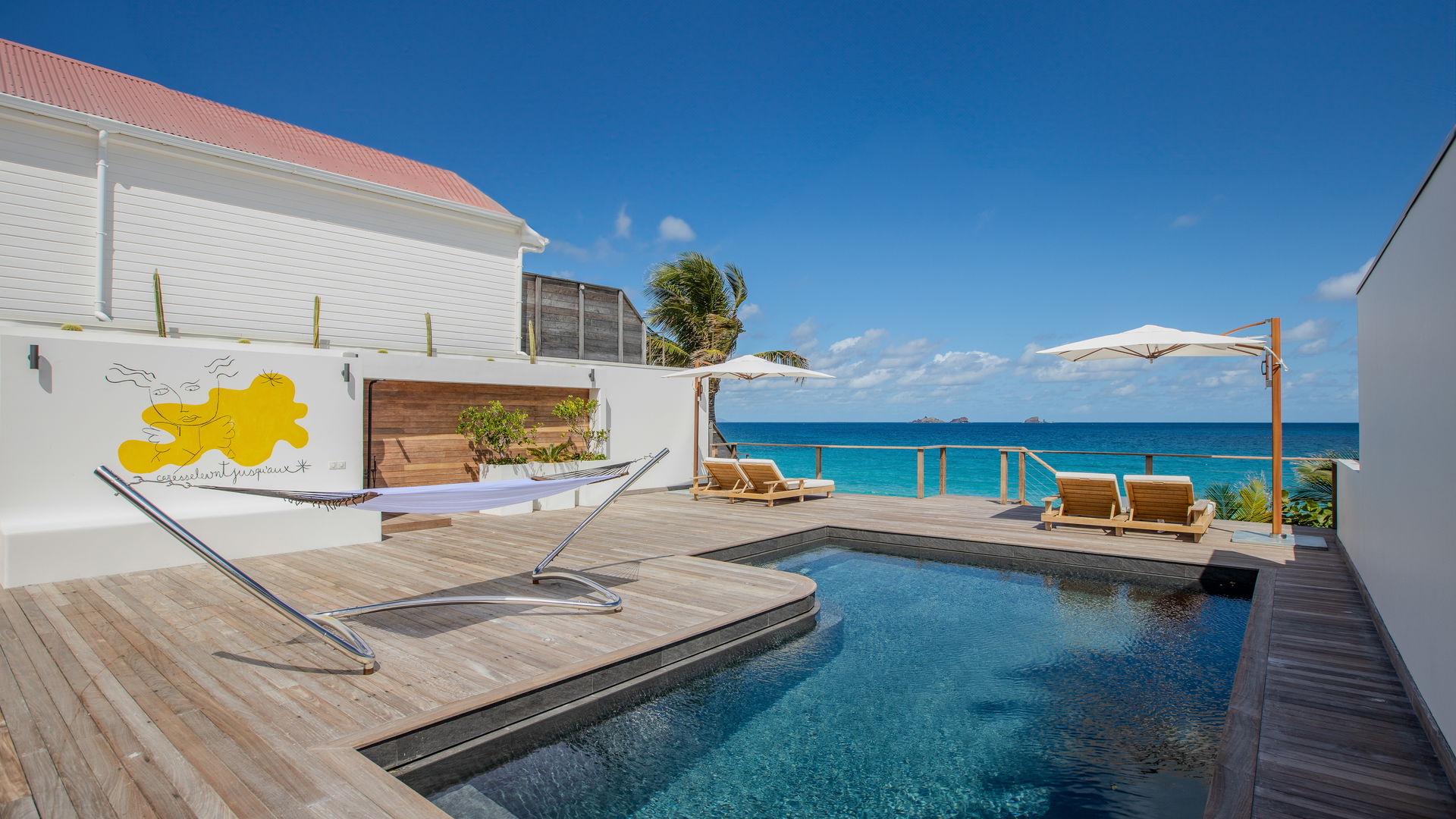 POOL & TERRACE