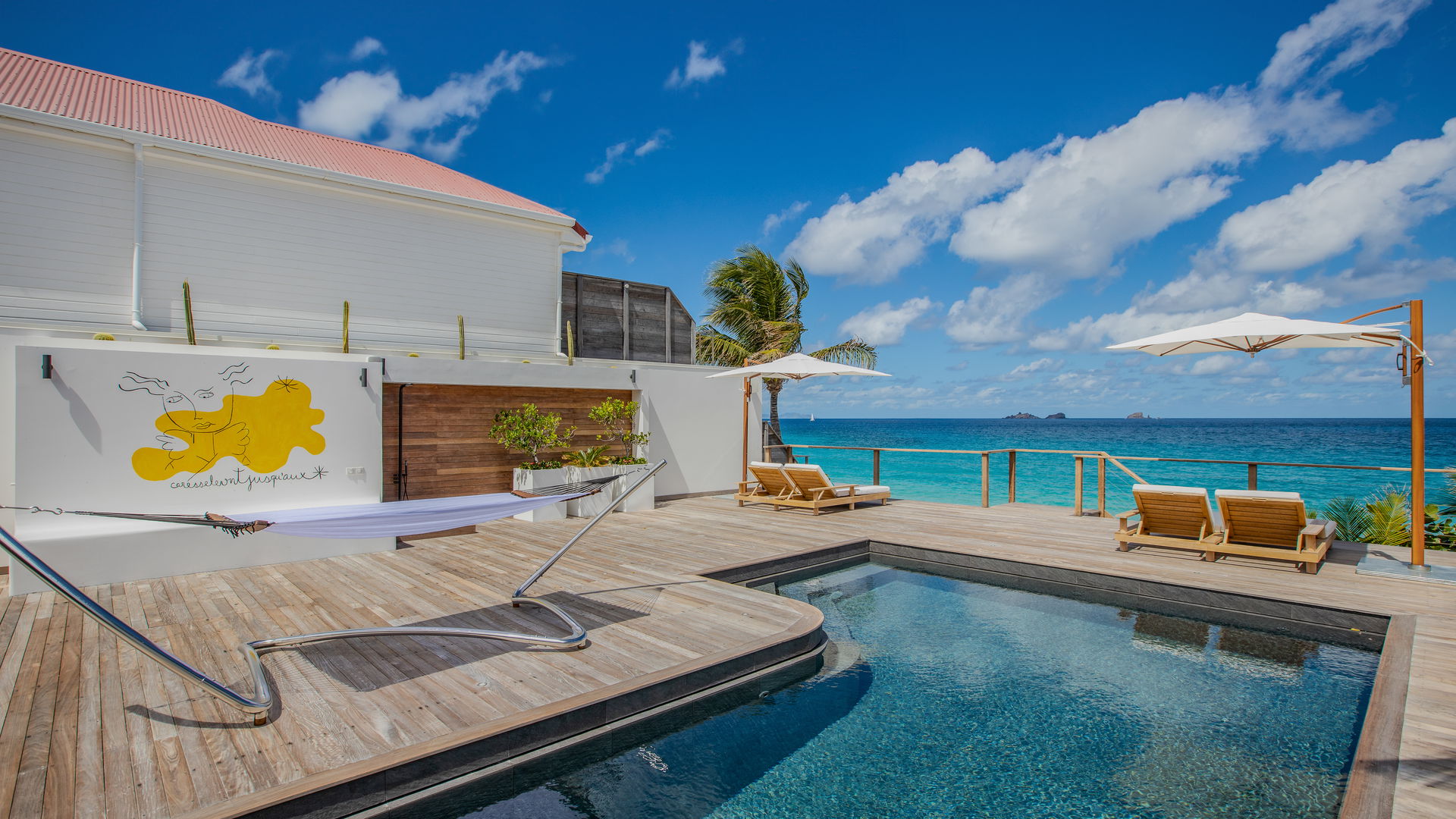 POOL & TERRACE