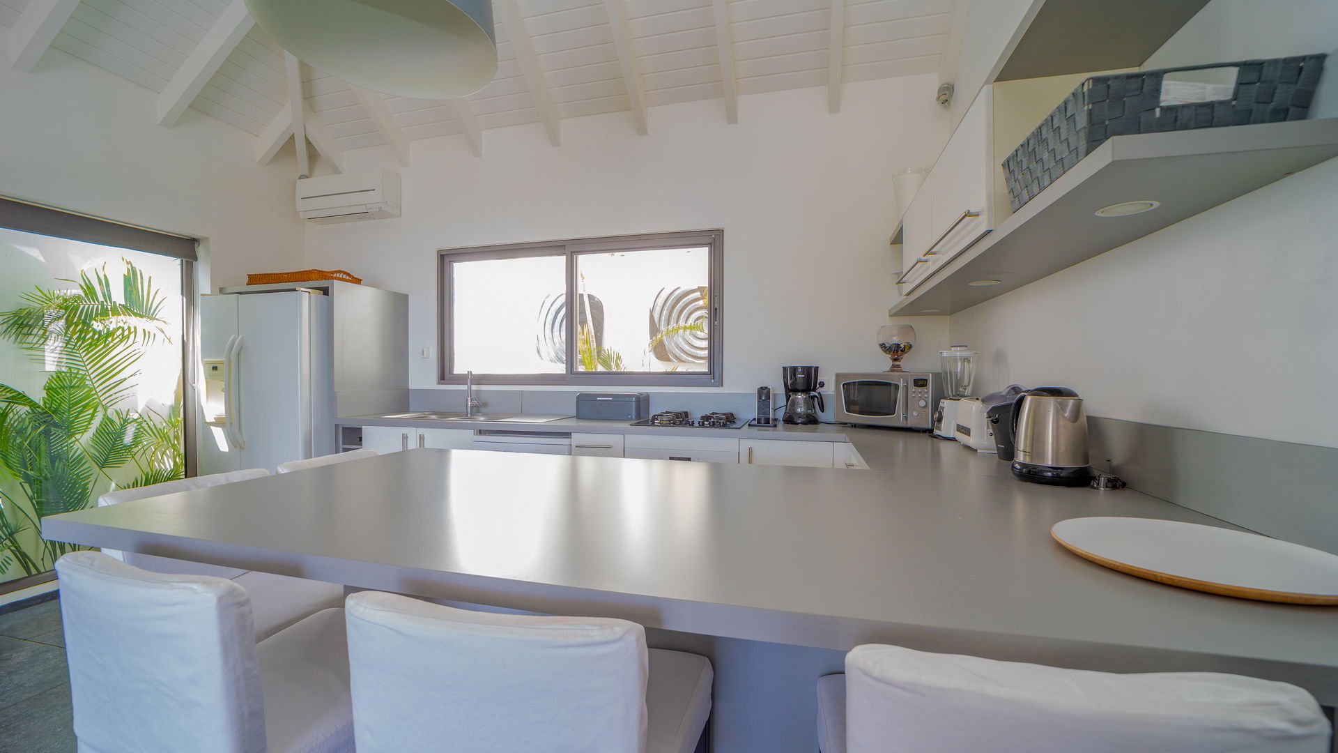 KITCHEN & DINING AREA