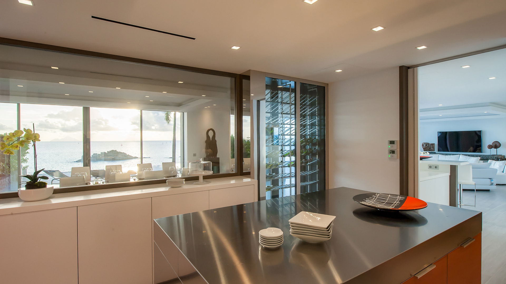 KITCHEN & DINING AREA