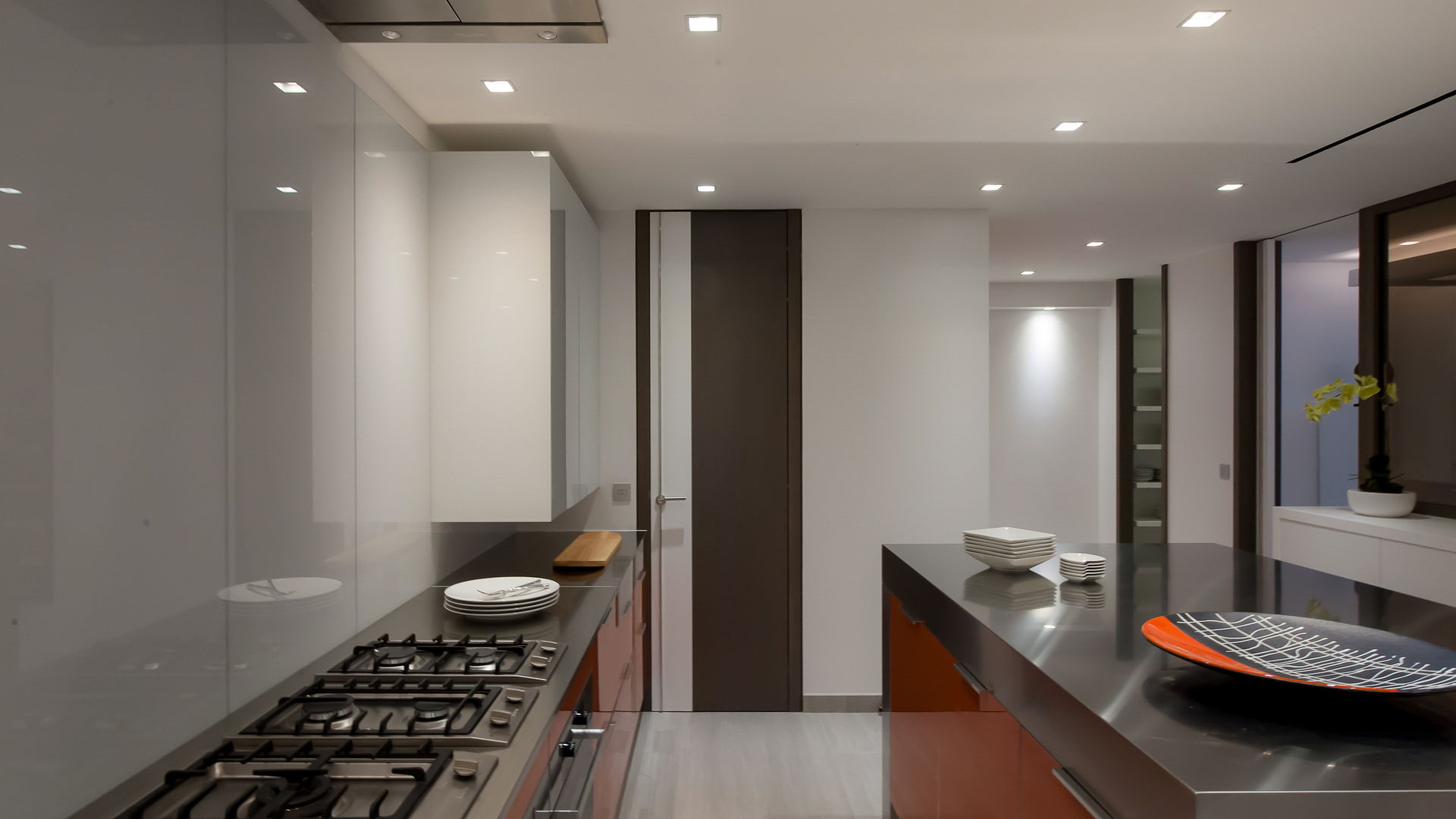 KITCHEN & DINING AREA