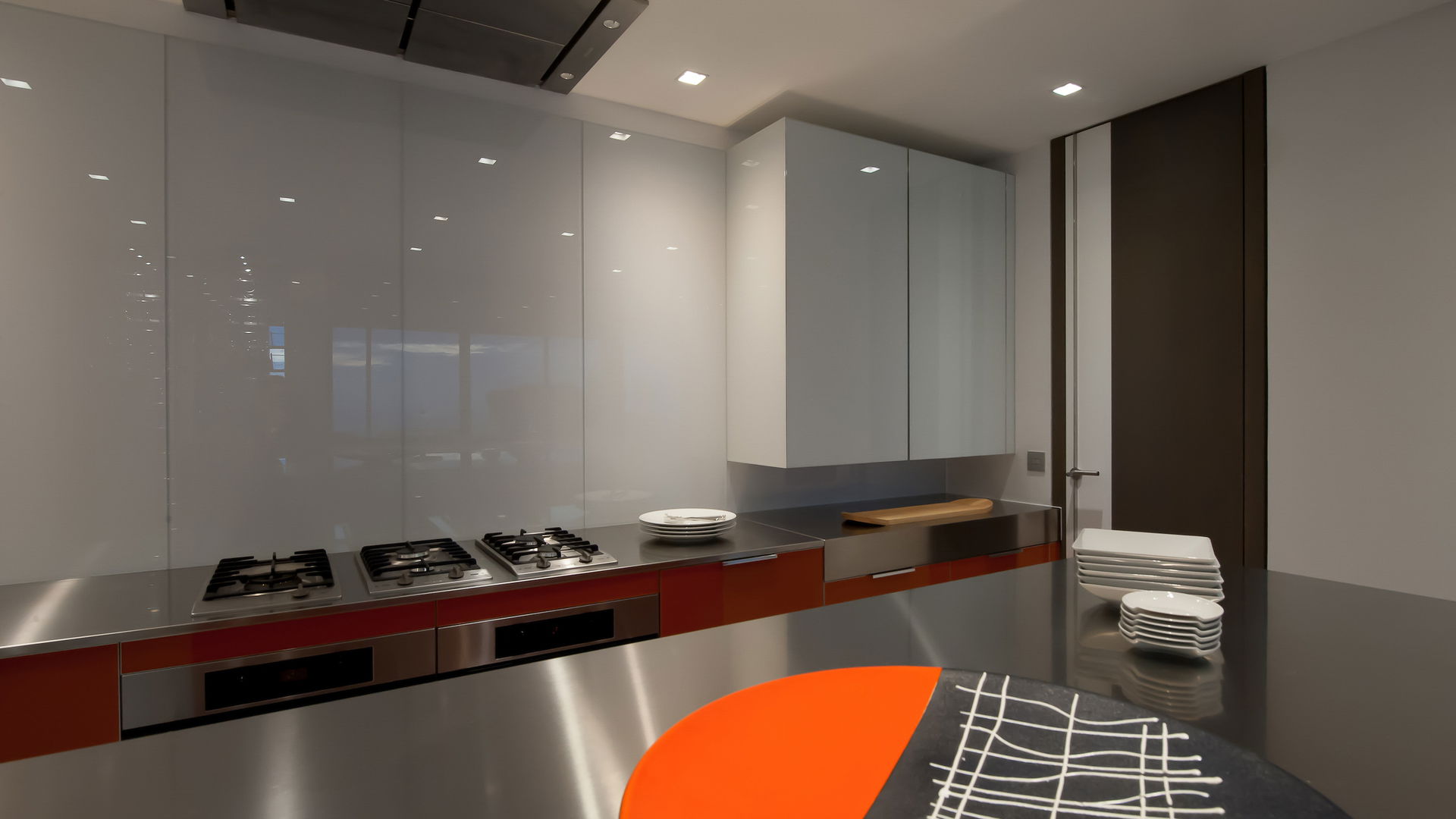 KITCHEN & DINING AREA