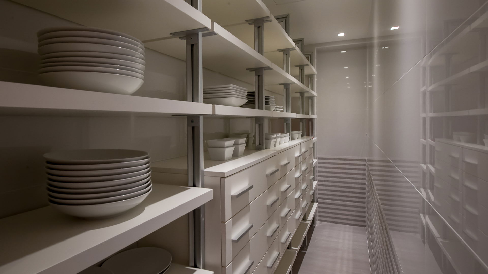 KITCHEN & DINING AREA