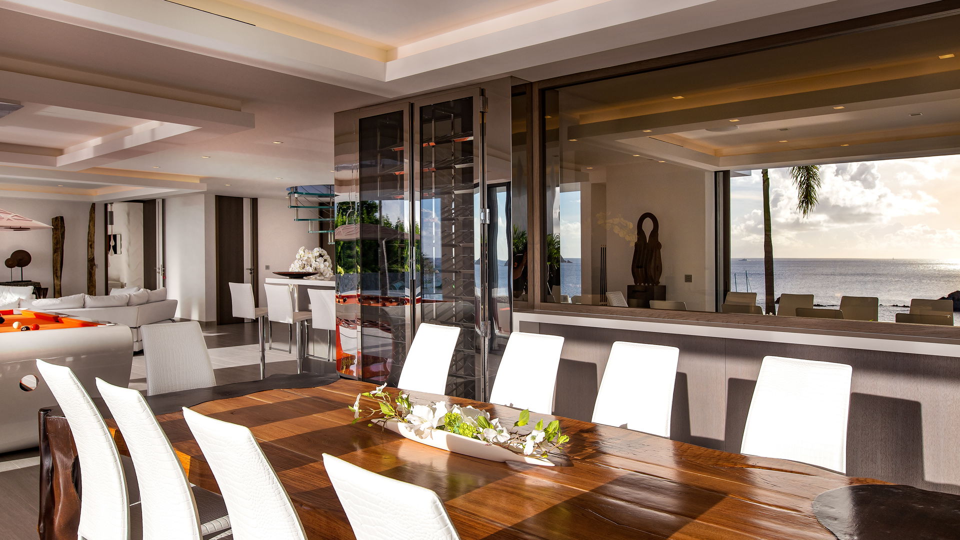 KITCHEN & DINING AREA