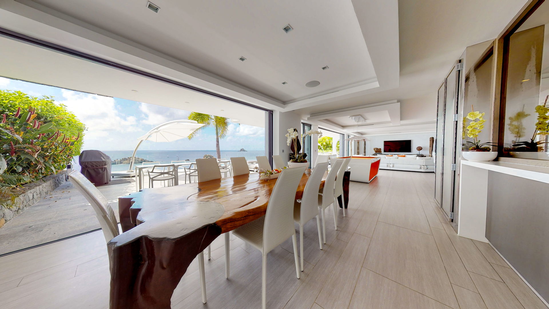 KITCHEN & DINING AREA