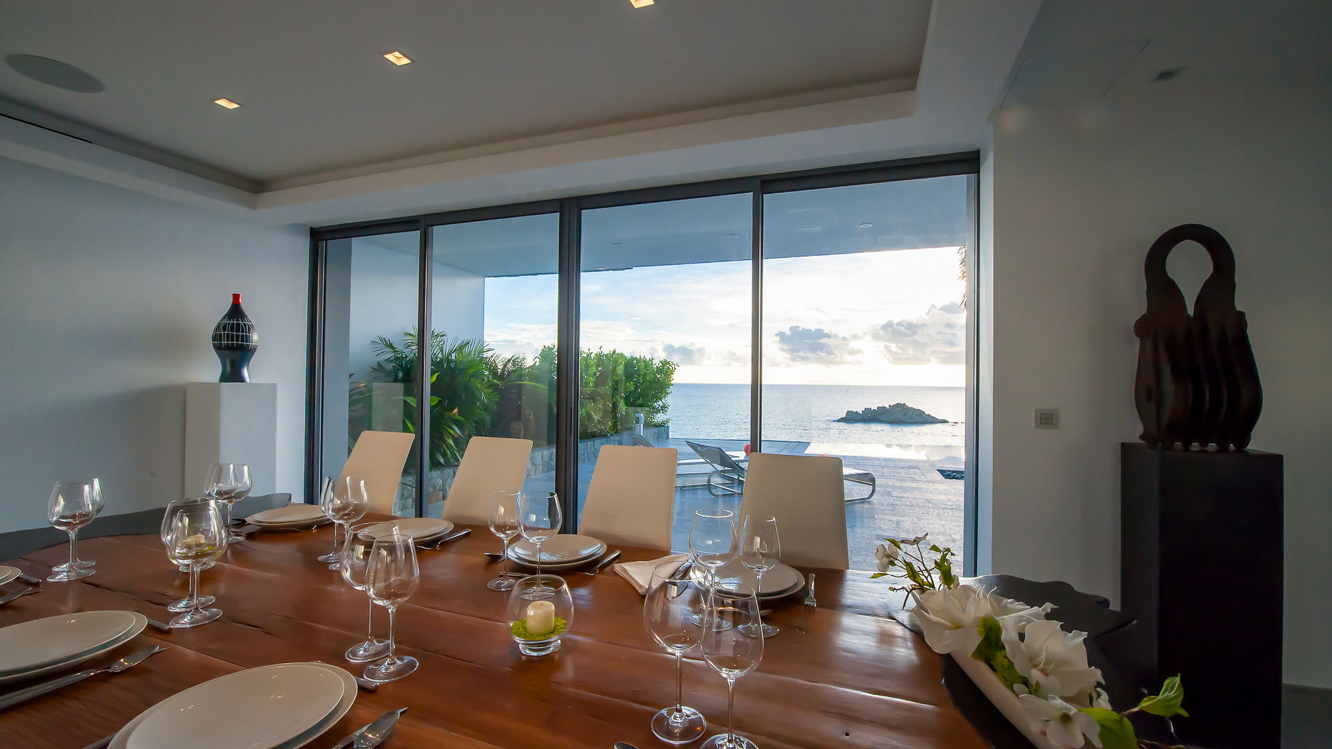 KITCHEN & DINING AREA