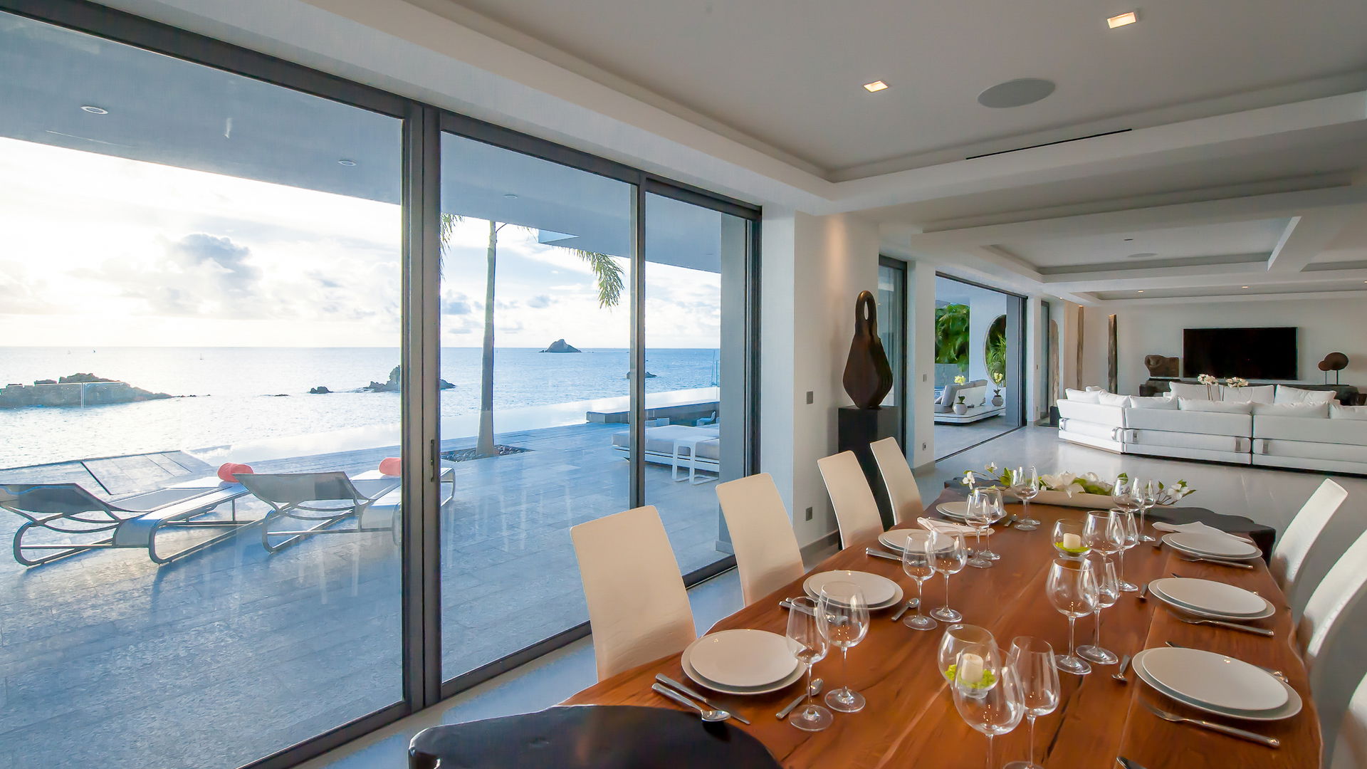KITCHEN & DINING AREA