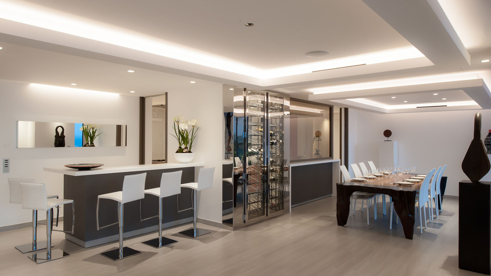 KITCHEN & DINING AREA