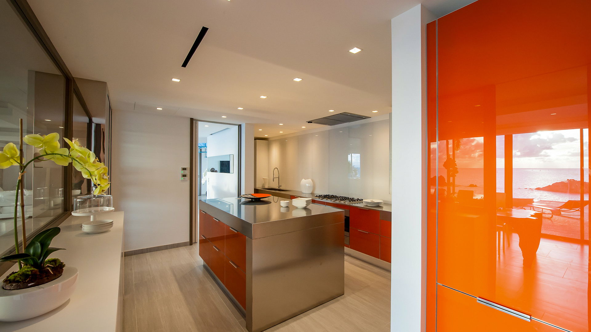 KITCHEN & DINING AREA