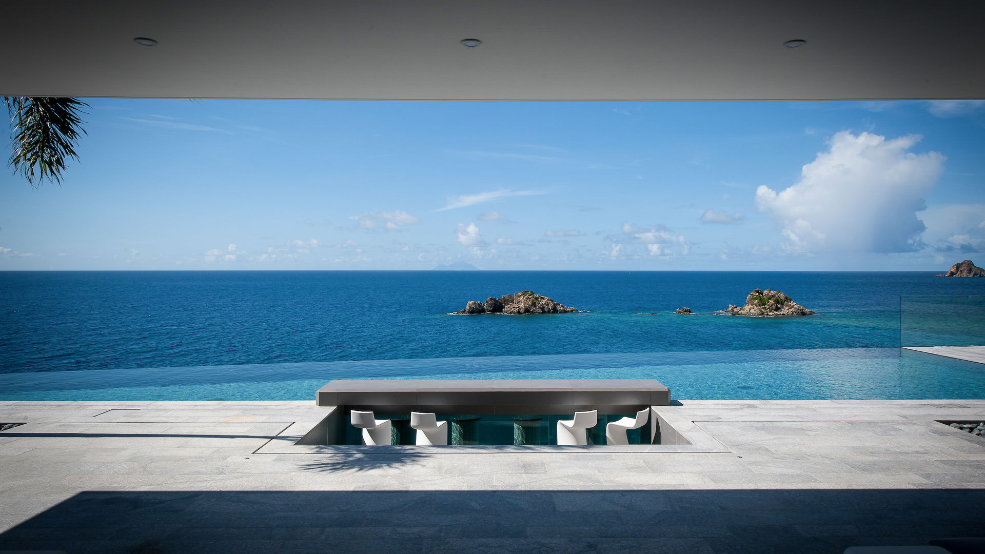 POOL & TERRACE