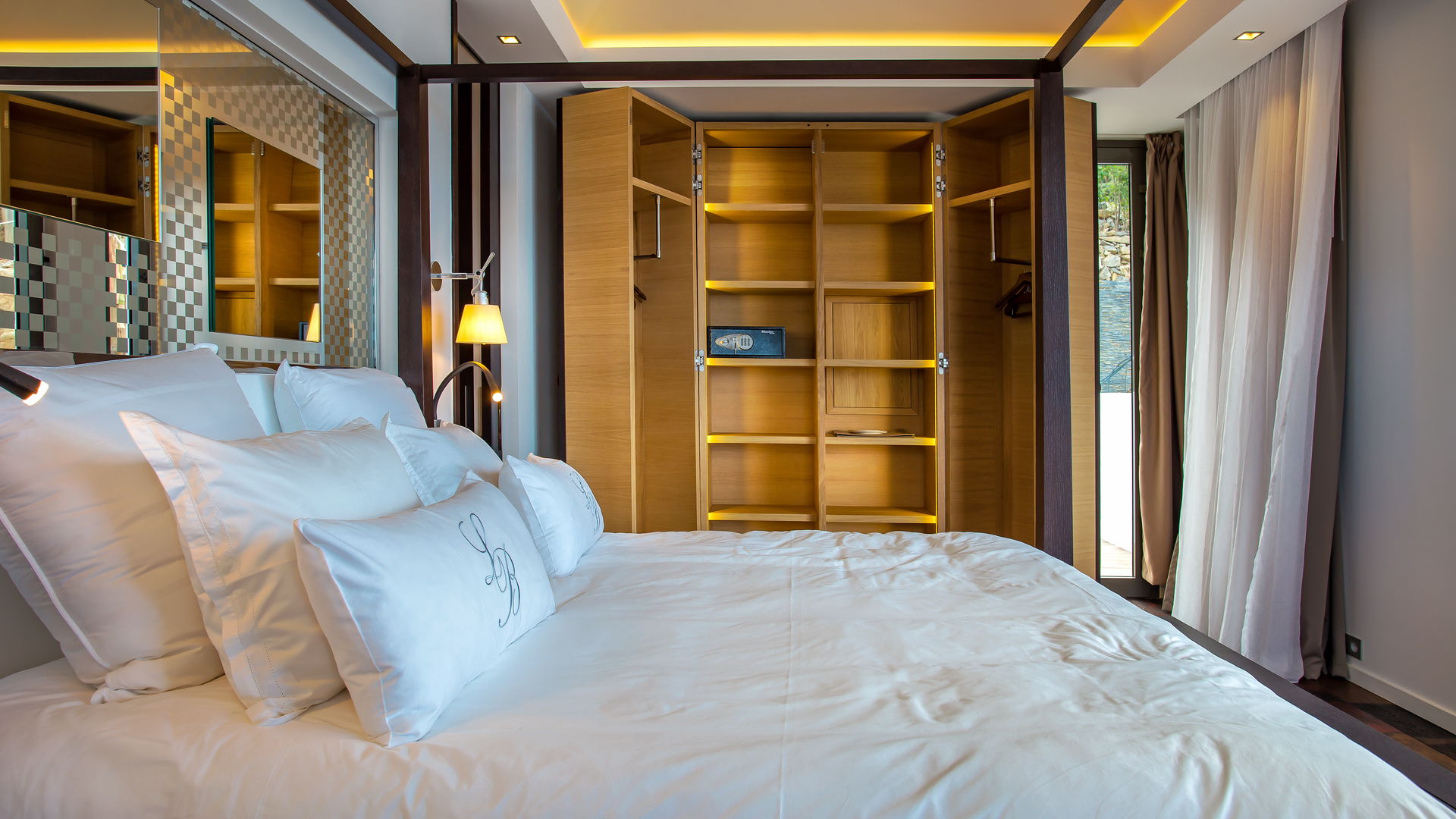 BEDROOM 1