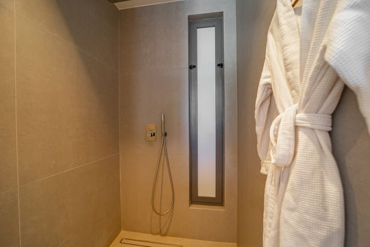 VILLA LEGENDS B BEDROOM2 9