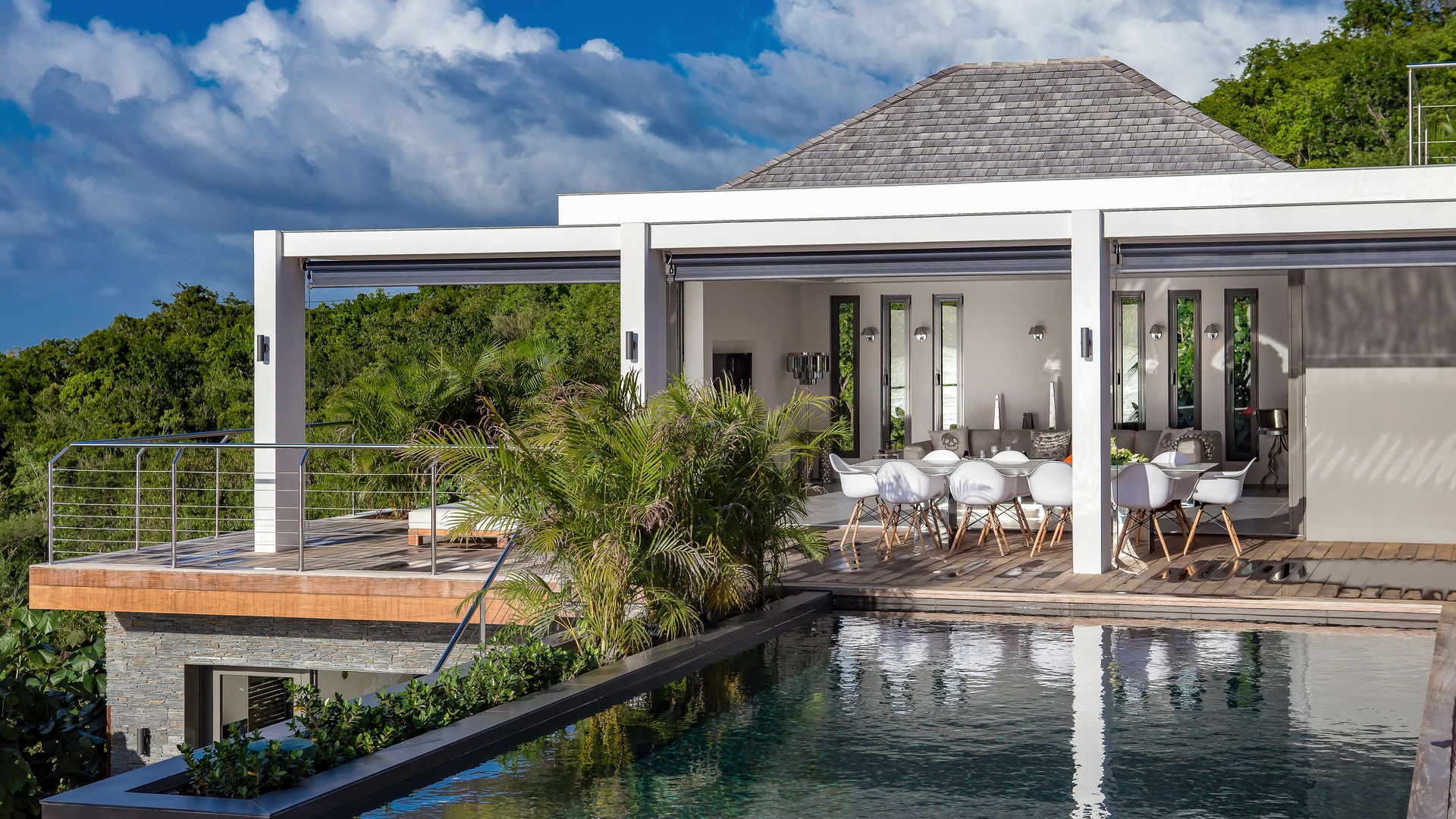 POOL & TERRACE