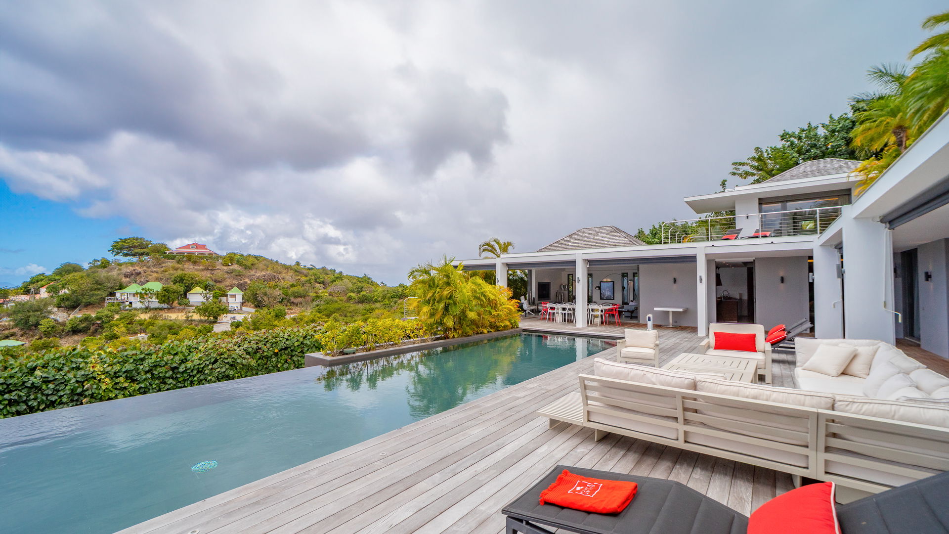 POOL & TERRACE