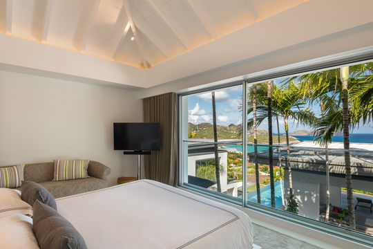 VILLA WINGS BEDROOM1 3