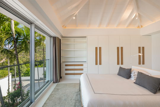 VILLA WINGS BEDROOM1 4