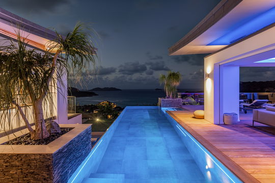 VILLA WINGS BY NIGHT 1