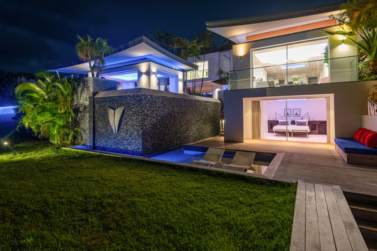 VILLA WINGS BY NIGHT 11