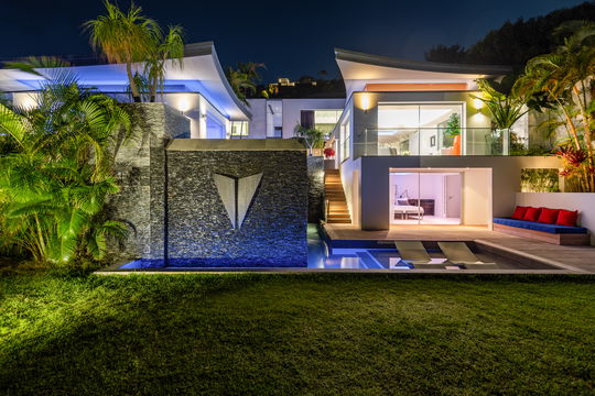 VILLA WINGS BY NIGHT 12