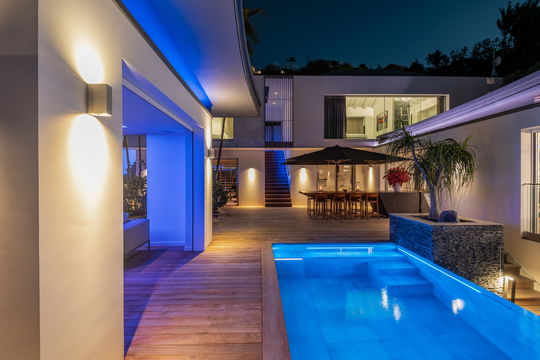 VILLA WINGS BY NIGHT 2