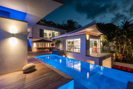 VILLA WINGS BY NIGHT 3