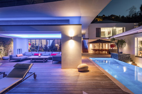 VILLA WINGS BY NIGHT 4