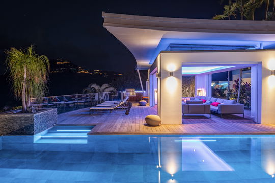 VILLA WINGS BY NIGHT 5