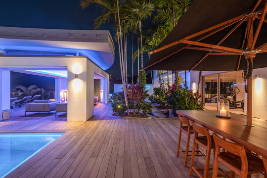 VILLA WINGS BY NIGHT 6