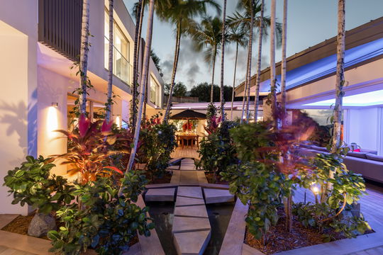 VILLA WINGS BY NIGHT 7