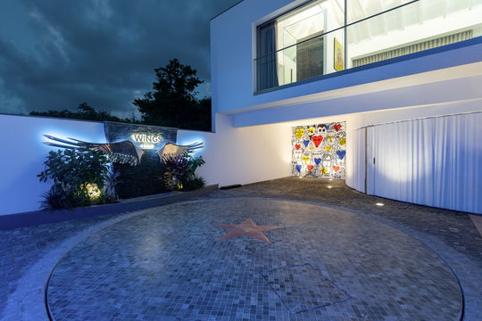 VILLA WINGS BY NIGHT 9