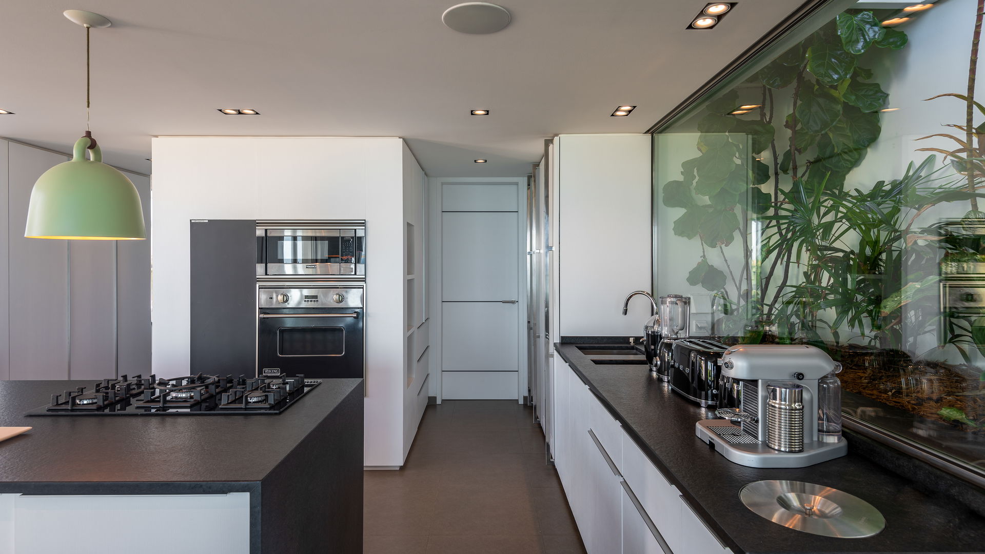 KITCHEN & DINING AREA