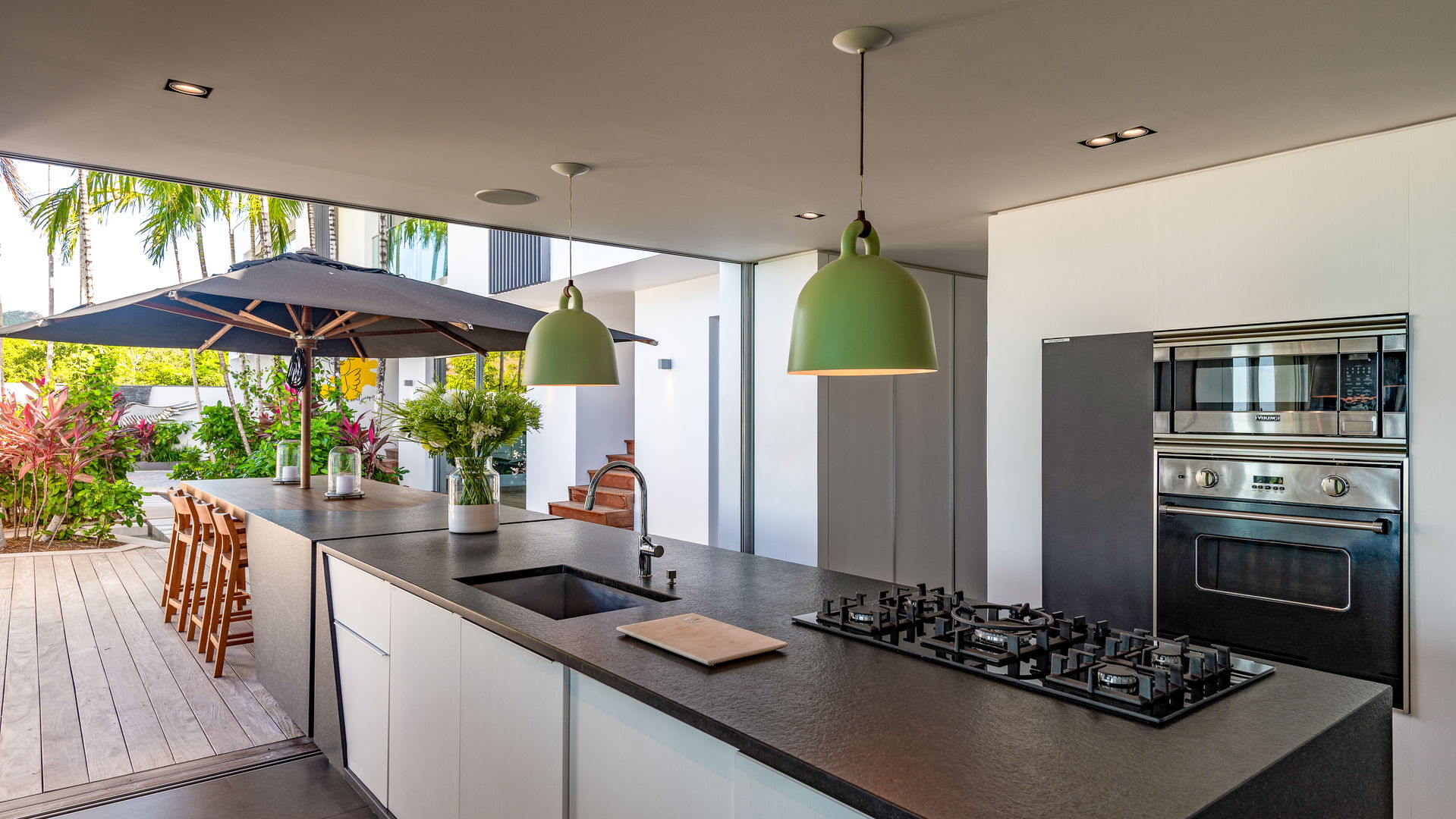 KITCHEN & DINING AREA