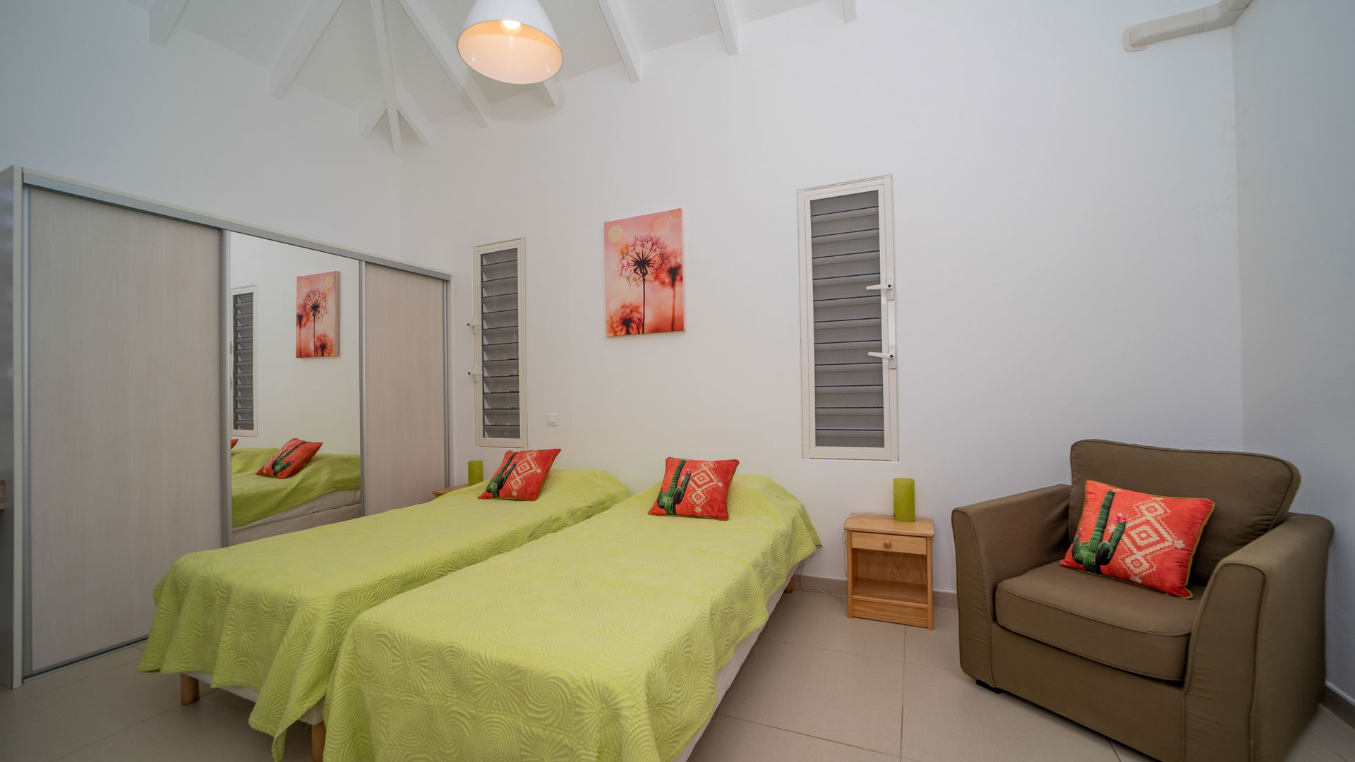 BEDROOM 2