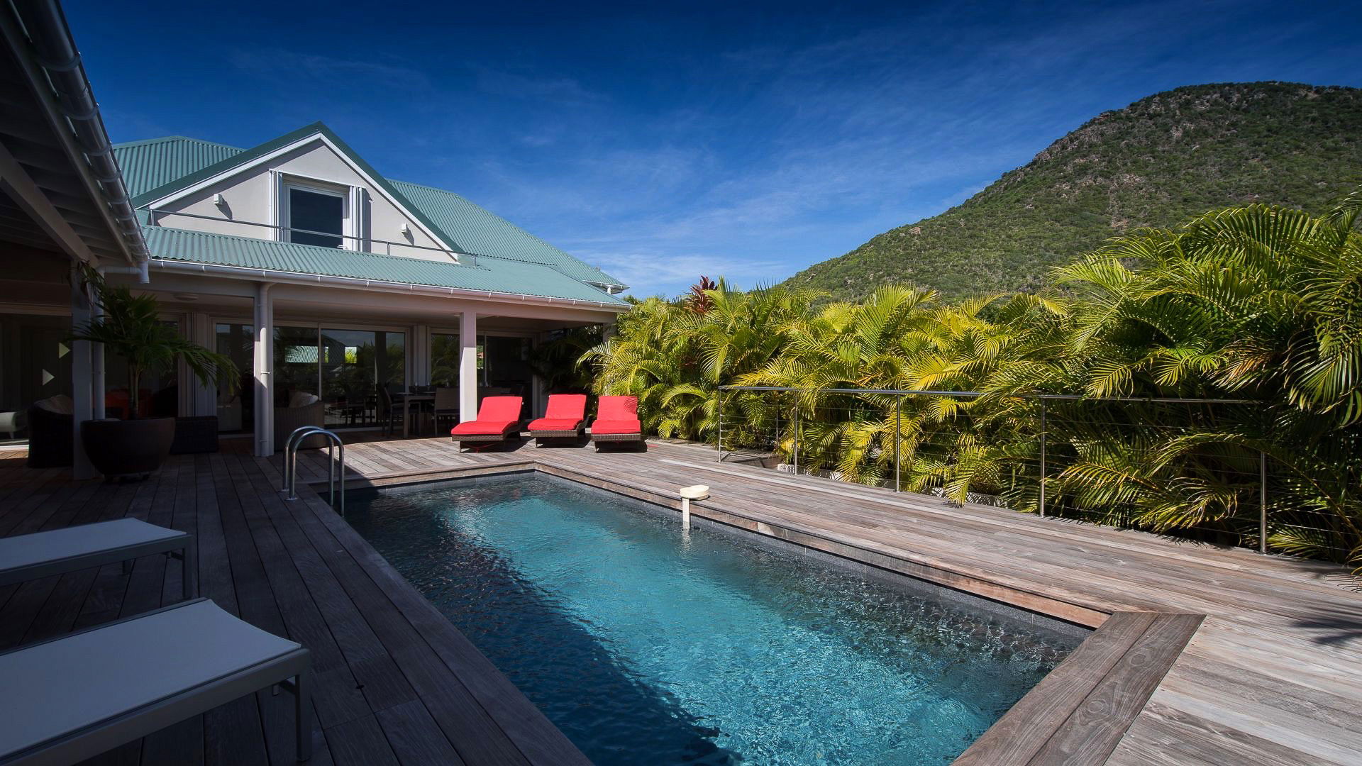 POOL & TERRACE