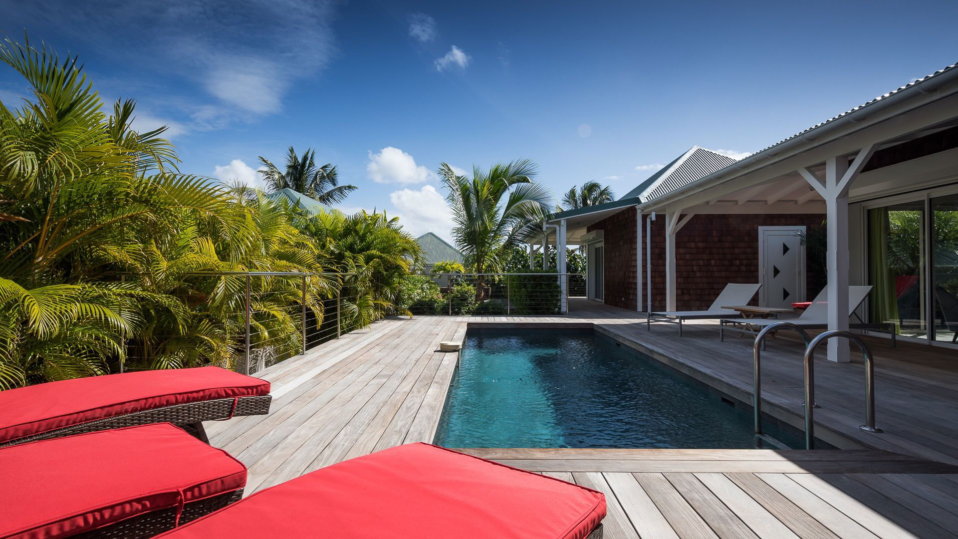 POOL & TERRACE